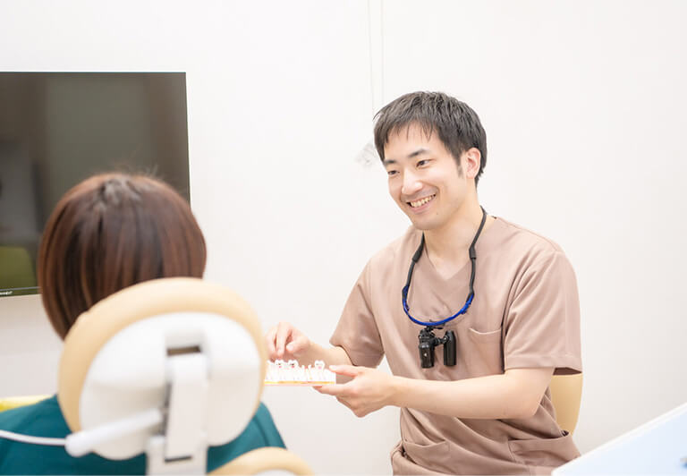 抜歯を回避し、歯を残す。高度な「再生療法と精密根管治療」。