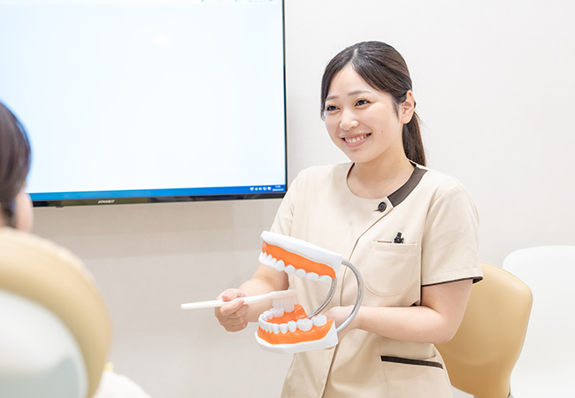 歯磨き指導をする様子